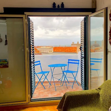 Luminosa Mansarda Nel Centro Storico Di Sassari Apartamento